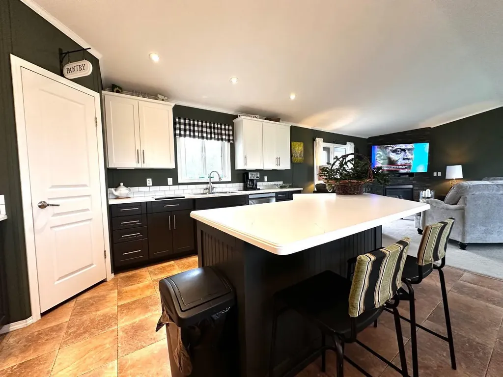 404&412 3 Avenue Bruce AB T0B0R0