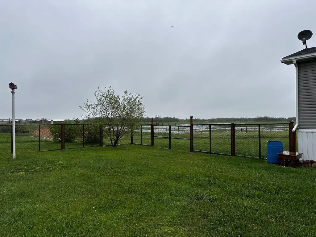 404&412 3 Avenue Bruce AB T0B0R0