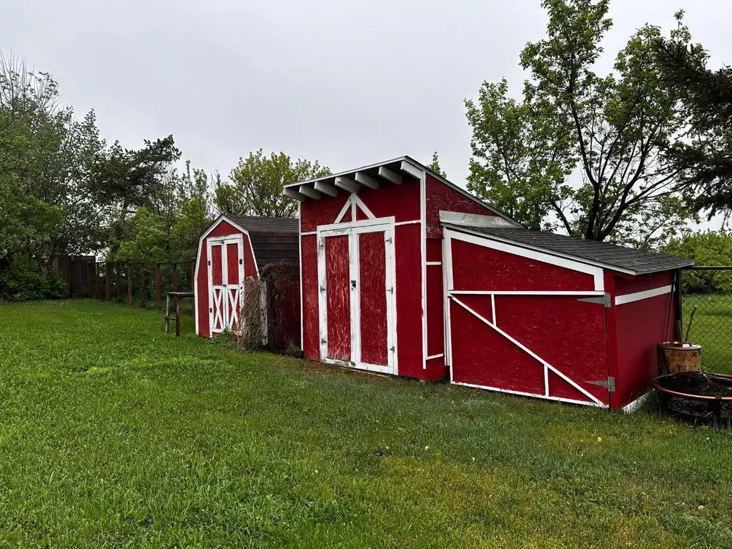 404&412 3 Avenue Bruce AB T0B0R0