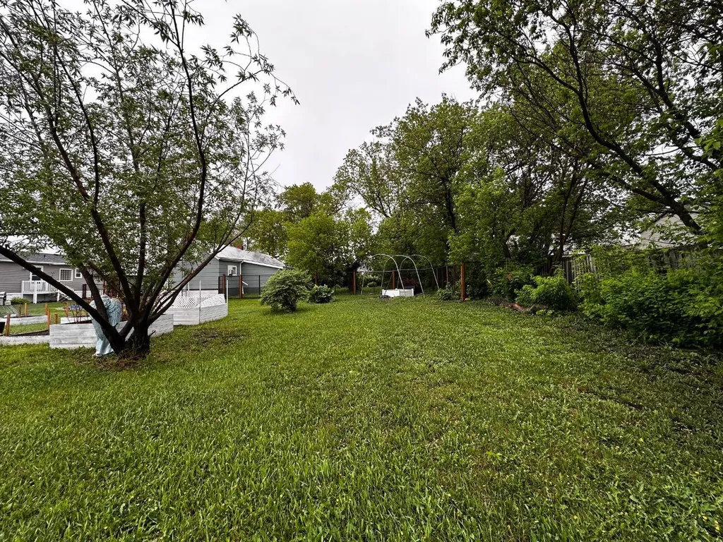 404&412 3 Avenue Bruce AB T0B0R0
