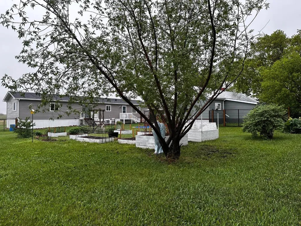 404&412 3 Avenue Bruce AB T0B0R0
