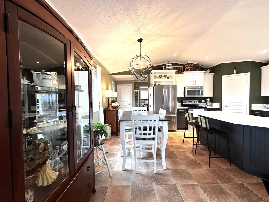 404&412 3 Avenue Bruce AB T0B0R0