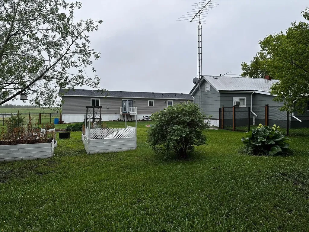 404&412 3 Avenue Bruce AB T0B0R0