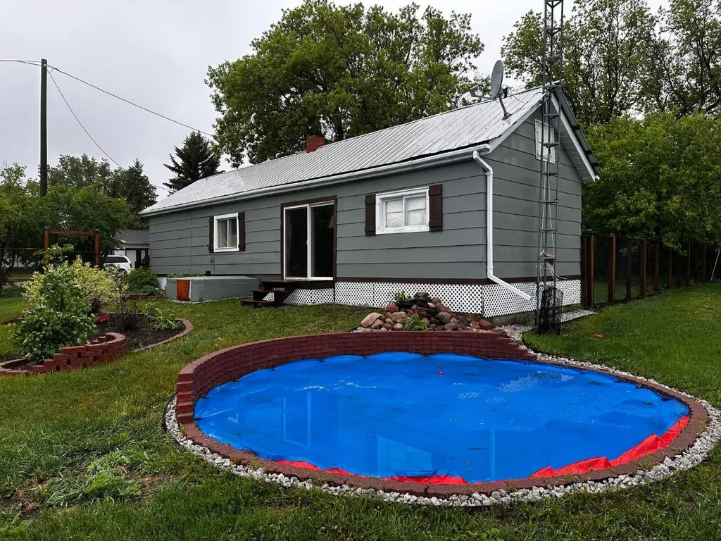 404&412 3 Avenue Bruce AB T0B0R0