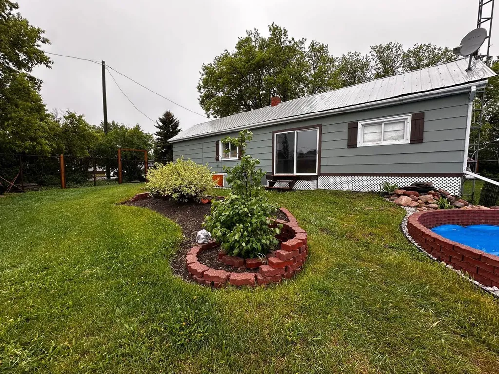 404&412 3 Avenue Bruce AB T0B0R0