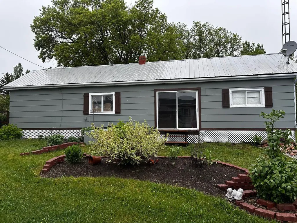 404&412 3 Avenue Bruce AB T0B0R0