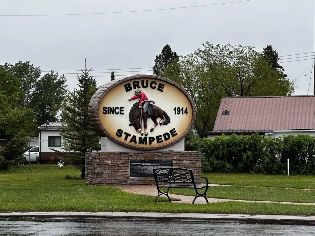 404&412 3 Avenue Bruce AB T0B0R0