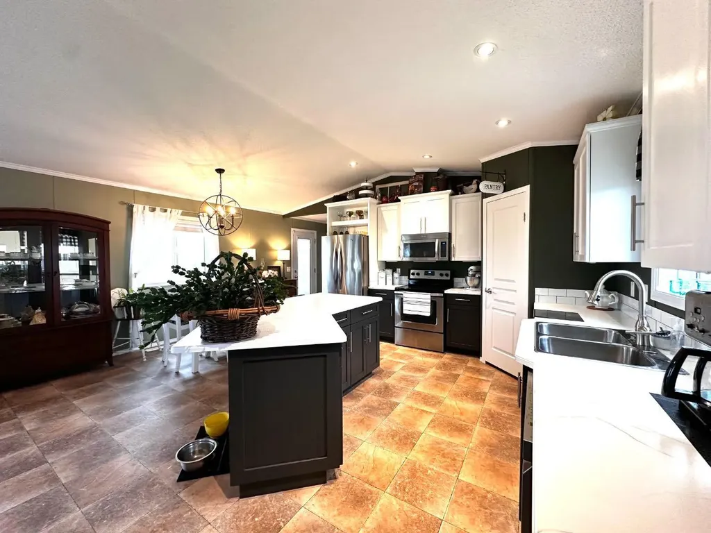 404&412 3 Avenue Bruce AB T0B0R0