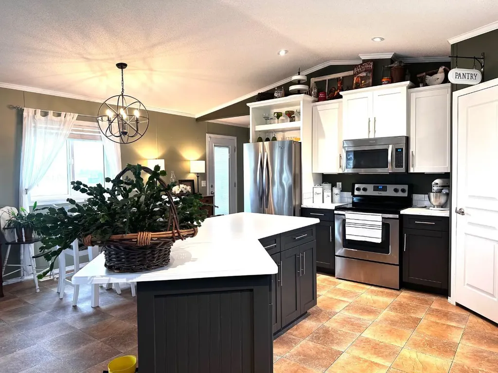 404&412 3 Avenue Bruce AB T0B0R0