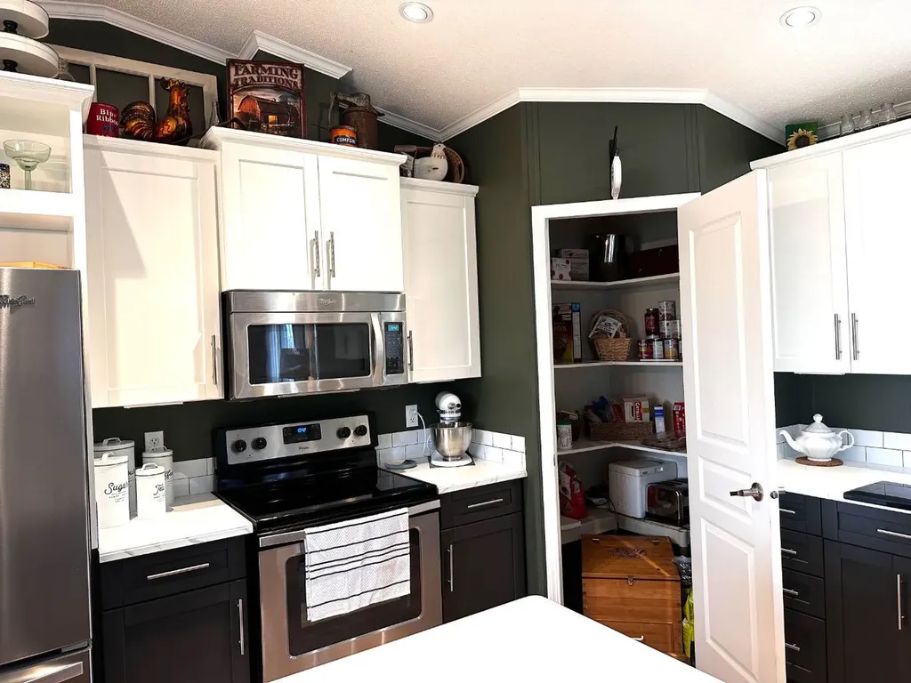 404&412 3 Avenue Bruce AB T0B0R0