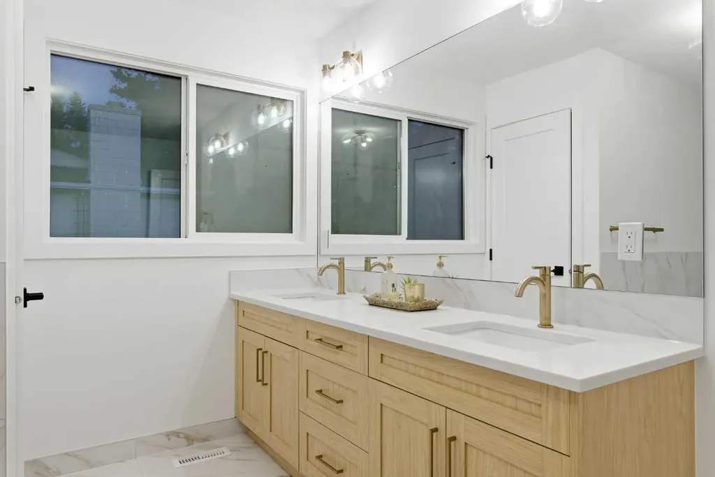 4904 Valiant Drive NW Calgary AB T3A 1X2