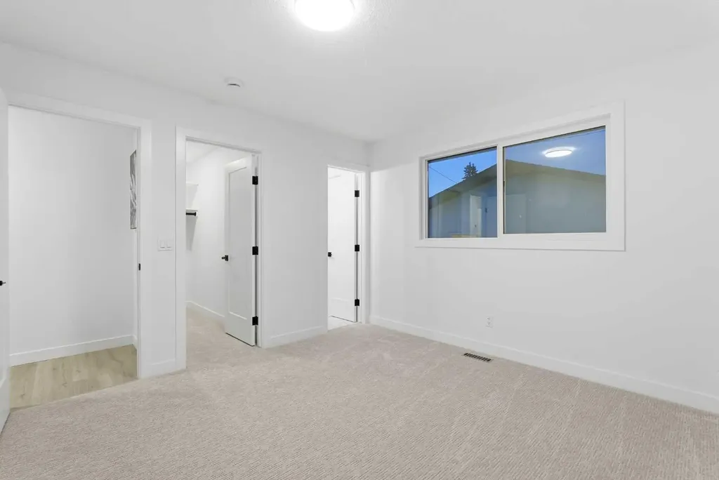 4904 Valiant Drive NW Calgary AB T3A 1X2