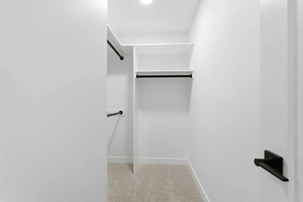 4904 Valiant Drive NW Calgary AB T3A 1X2