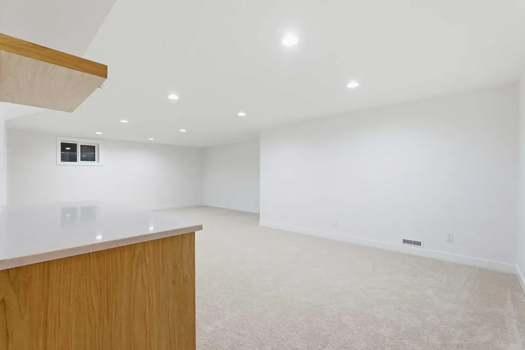 4904 Valiant Drive NW Calgary AB T3A 1X2