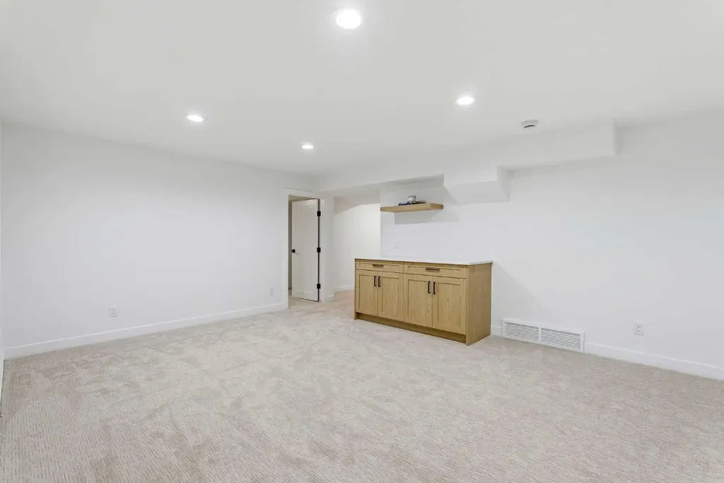4904 Valiant Drive NW Calgary AB T3A 1X2