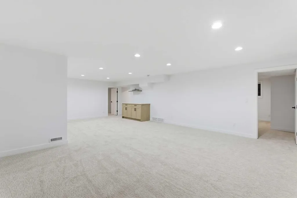 4904 Valiant Drive NW Calgary AB T3A 1X2