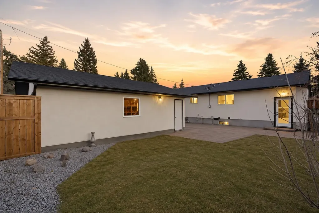 4904 Valiant Drive NW Calgary AB T3A 1X2