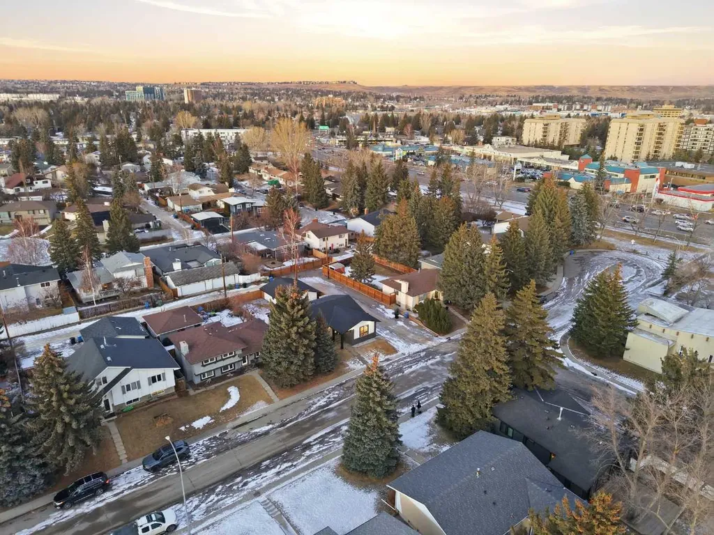 4904 Valiant Drive NW Calgary AB T3A 1X2