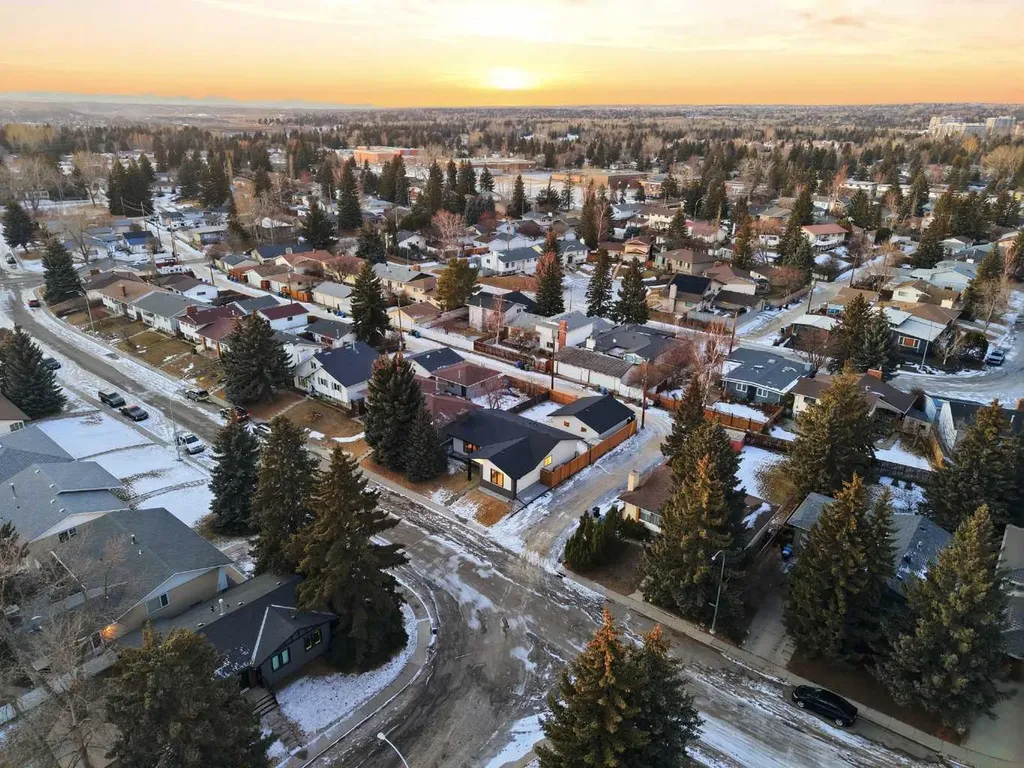 4904 Valiant Drive NW Calgary AB T3A 1X2