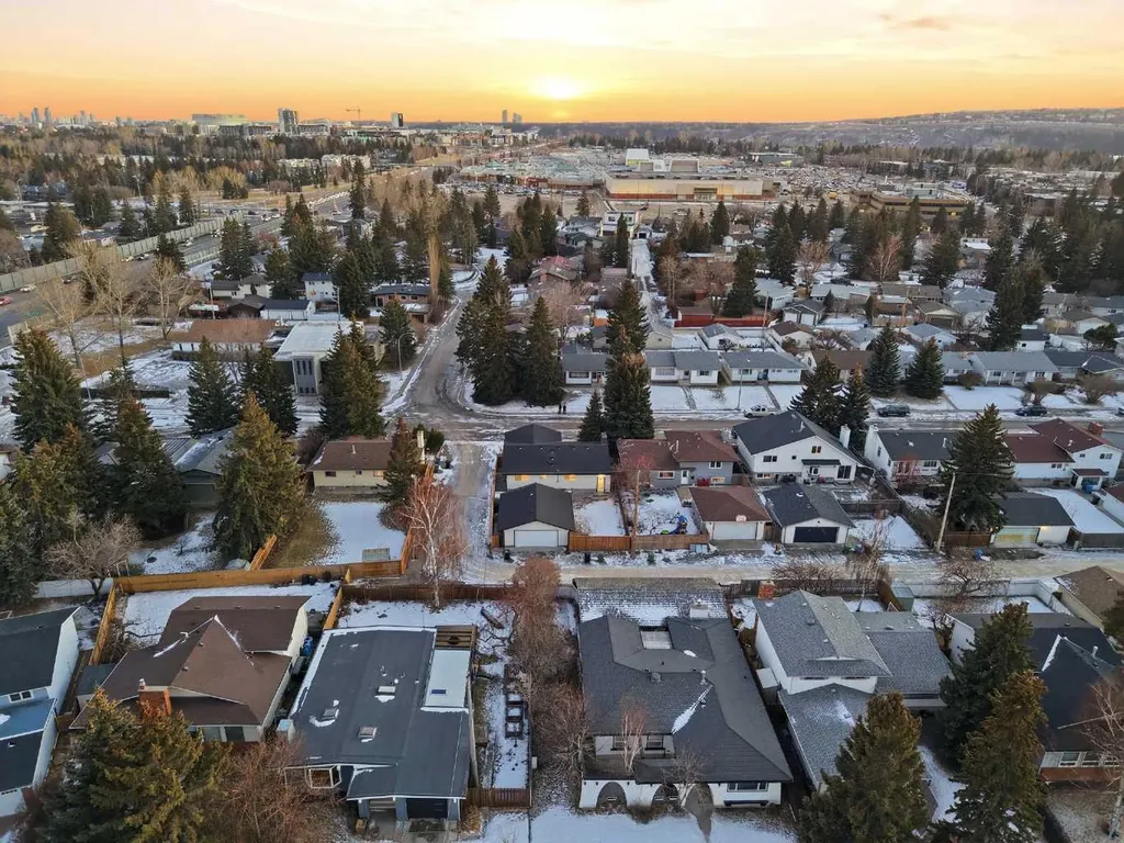 4904 Valiant Drive NW Calgary AB T3A 1X2