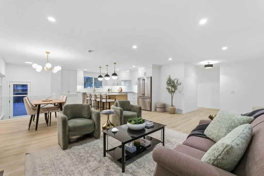 4904 Valiant Drive NW Calgary AB T3A 1X2