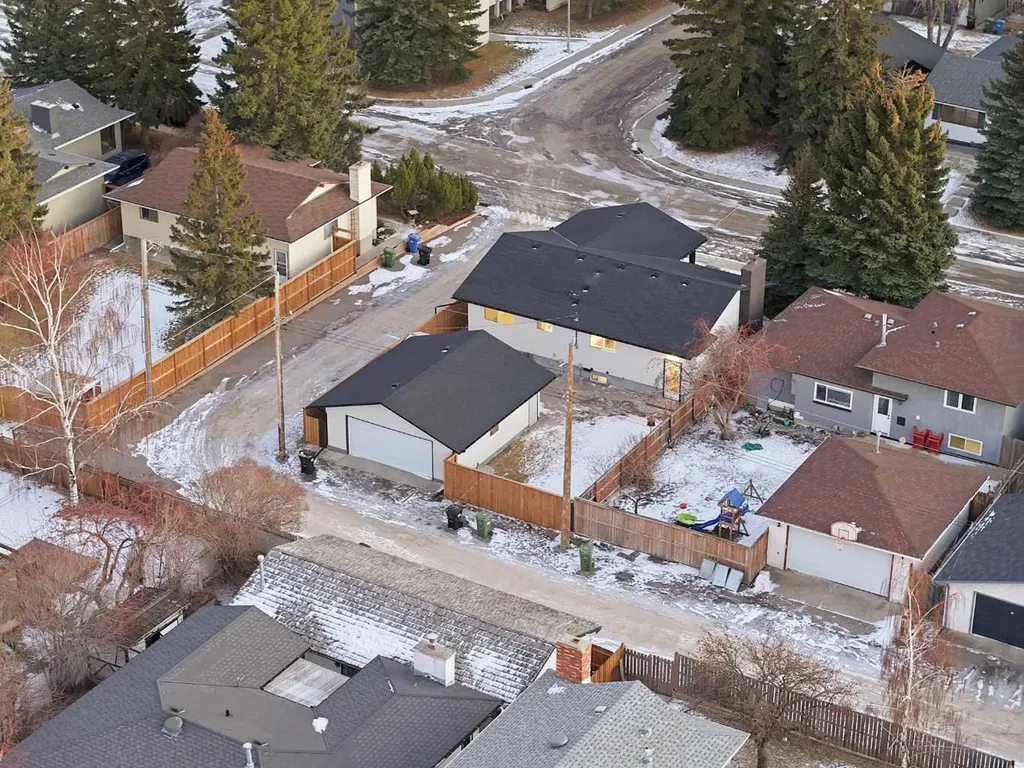 4904 Valiant Drive NW Calgary AB T3A 1X2