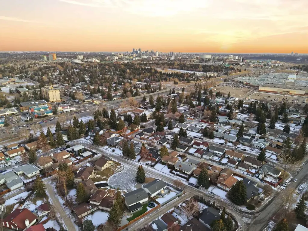 4904 Valiant Drive NW Calgary AB T3A 1X2