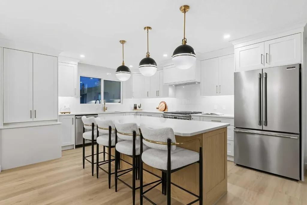 4904 Valiant Drive NW Calgary AB T3A 1X2