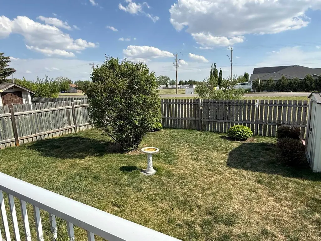 23 Skyline Crescent Crescent W Claresholm AB T0L0T0