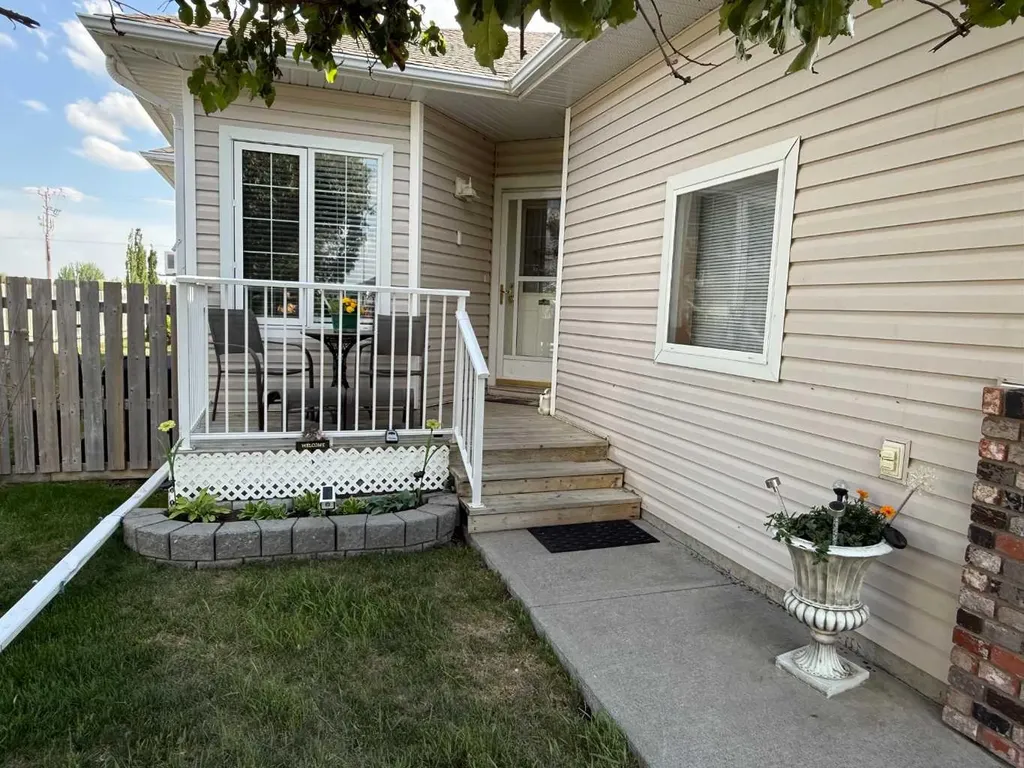 23 Skyline Crescent Crescent W Claresholm AB T0L0T0