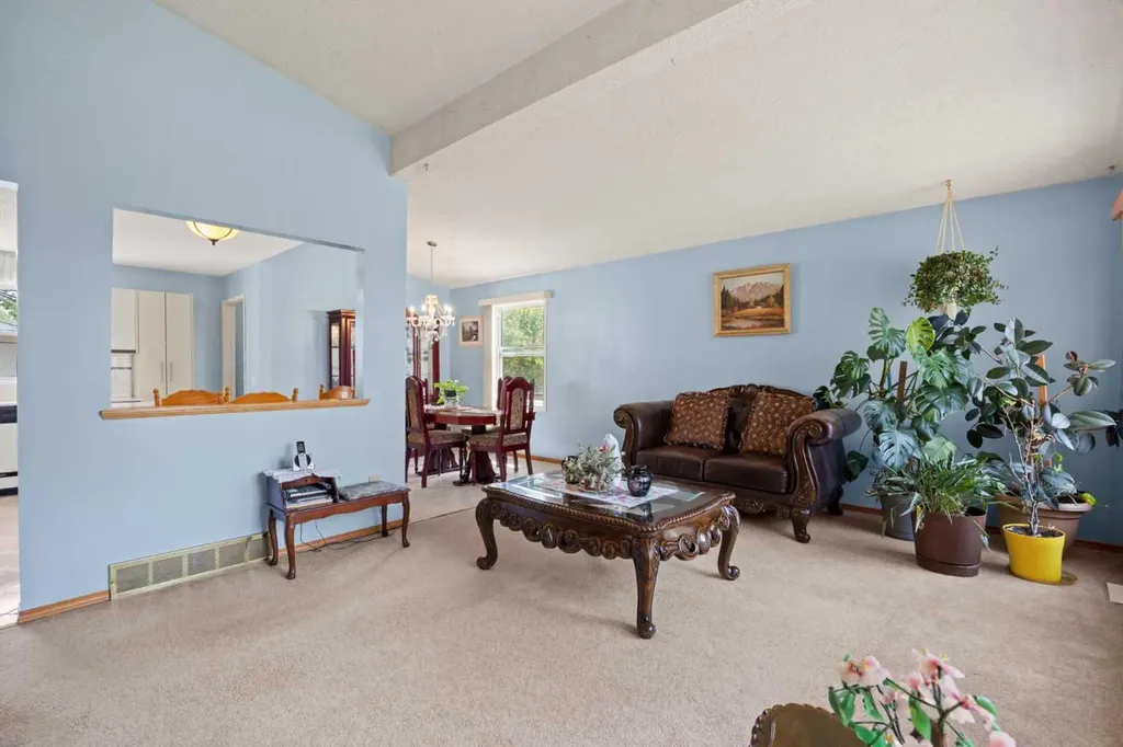 452 Manora Way NE Calgary AB T2A 4R4