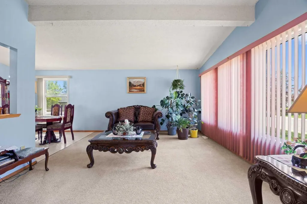 452 Manora Way NE Calgary AB T2A 4R4