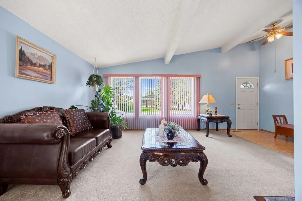 452 Manora Way NE Calgary AB T2A 4R4