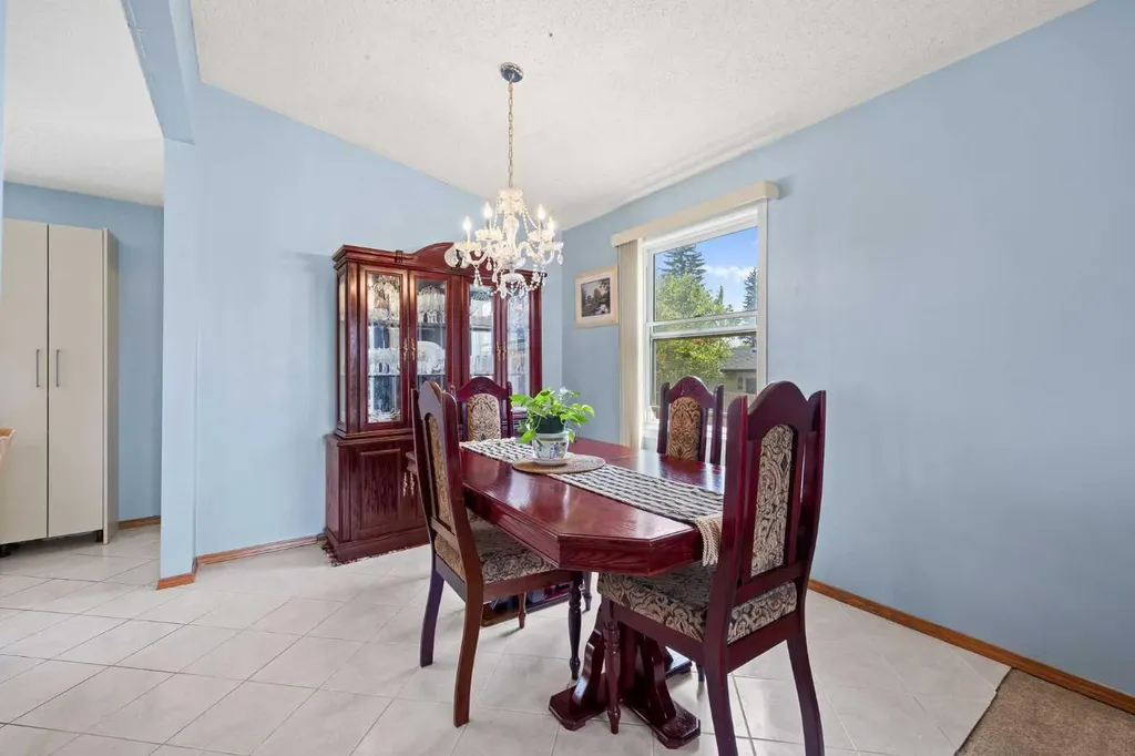 452 Manora Way NE Calgary AB T2A 4R4
