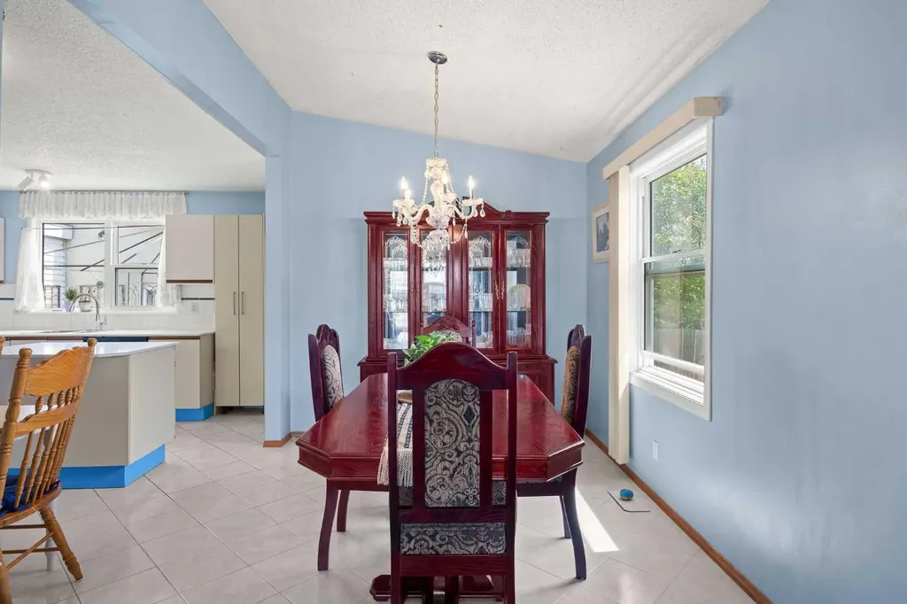 452 Manora Way NE Calgary AB T2A 4R4