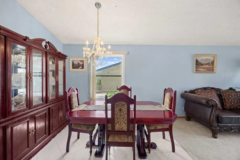 452 Manora Way NE Calgary AB T2A 4R4