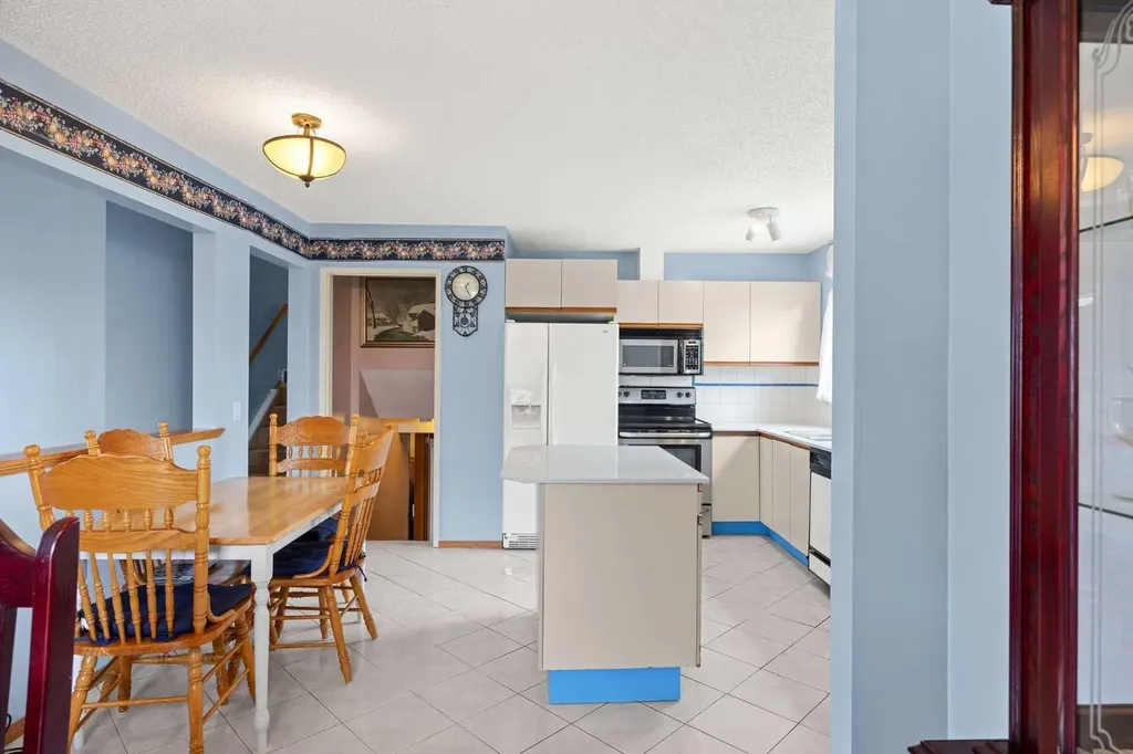 452 Manora Way NE Calgary AB T2A 4R4
