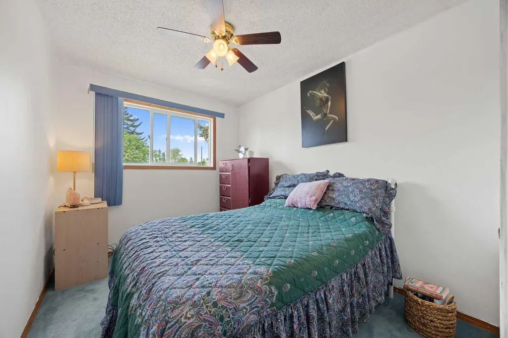 452 Manora Way NE Calgary AB T2A 4R4