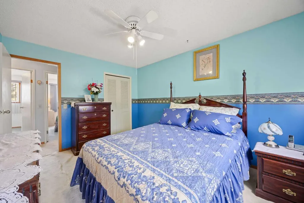 452 Manora Way NE Calgary AB T2A 4R4