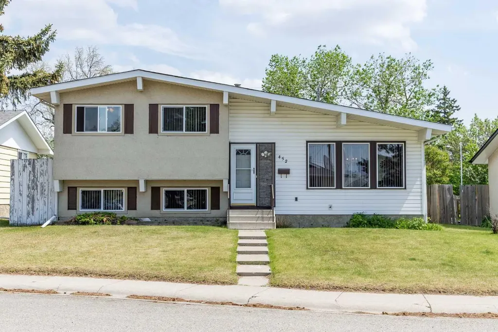 452 Manora Way NE Calgary AB T2A 4R4