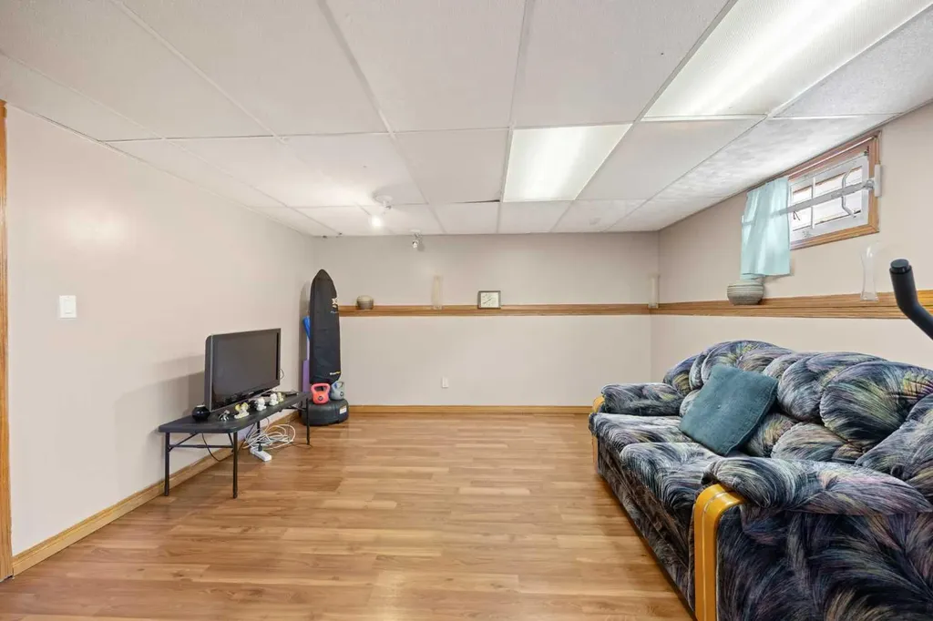 452 Manora Way NE Calgary AB T2A 4R4