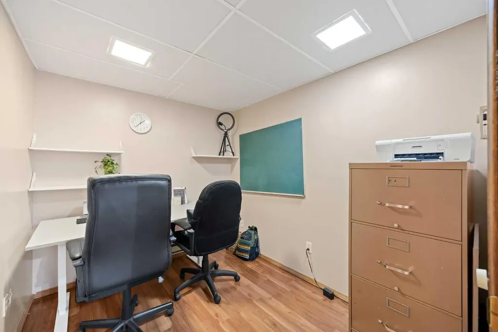 452 Manora Way NE Calgary AB T2A 4R4