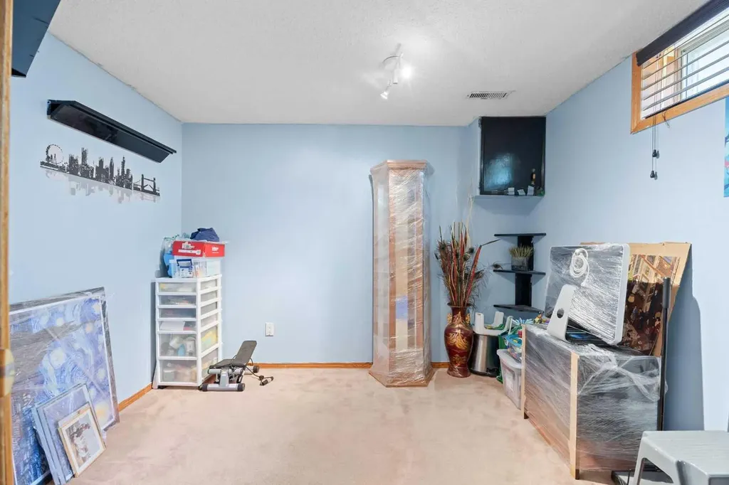 452 Manora Way NE Calgary AB T2A 4R4