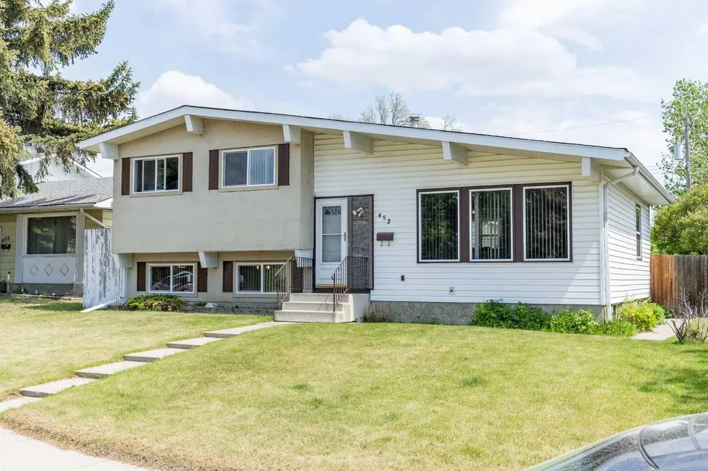 452 Manora Way NE Calgary AB T2A 4R4