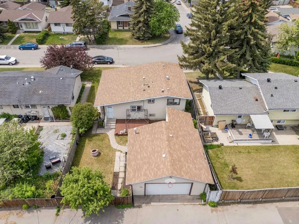 452 Manora Way NE Calgary AB T2A 4R4