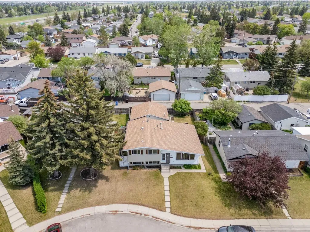 452 Manora Way NE Calgary AB T2A 4R4