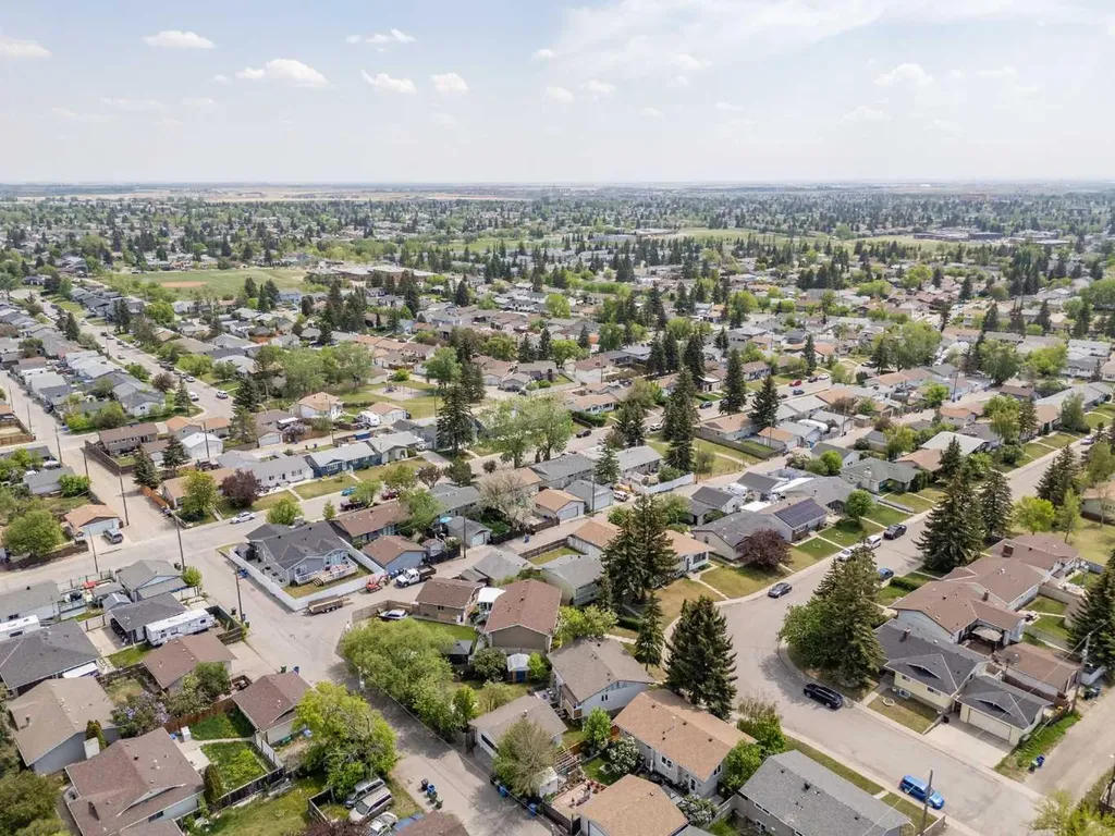 452 Manora Way NE Calgary AB T2A 4R4