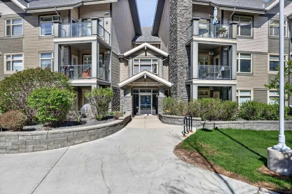 35 Aspenmont Heights SW Calgary AB T3H 0E5