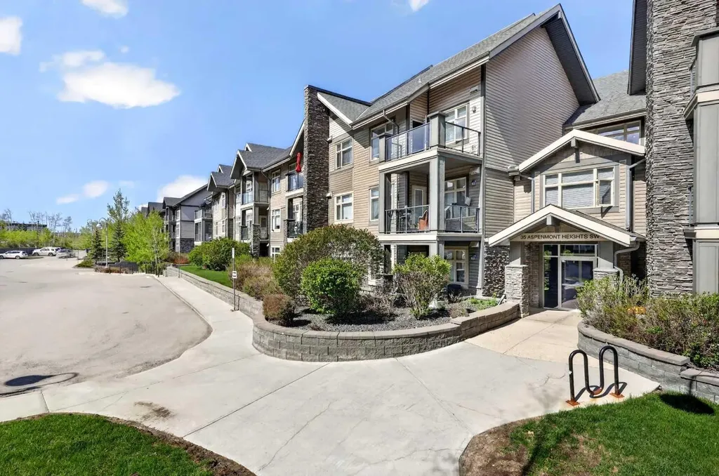35 Aspenmont Heights SW Calgary AB T3H 0E5