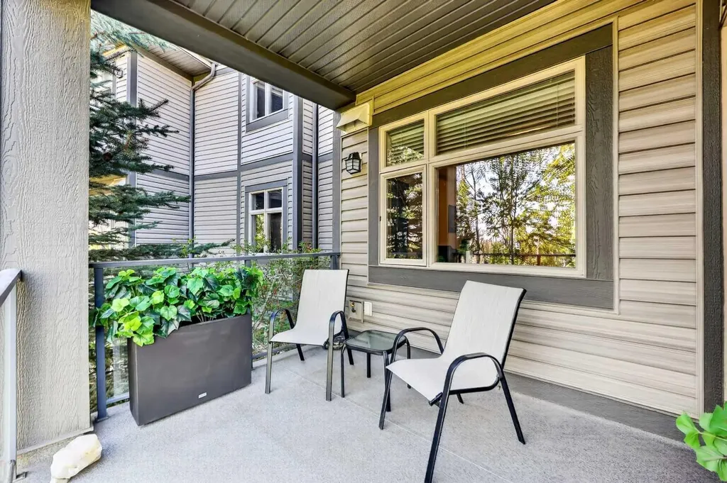 35 Aspenmont Heights SW Calgary AB T3H 0E5